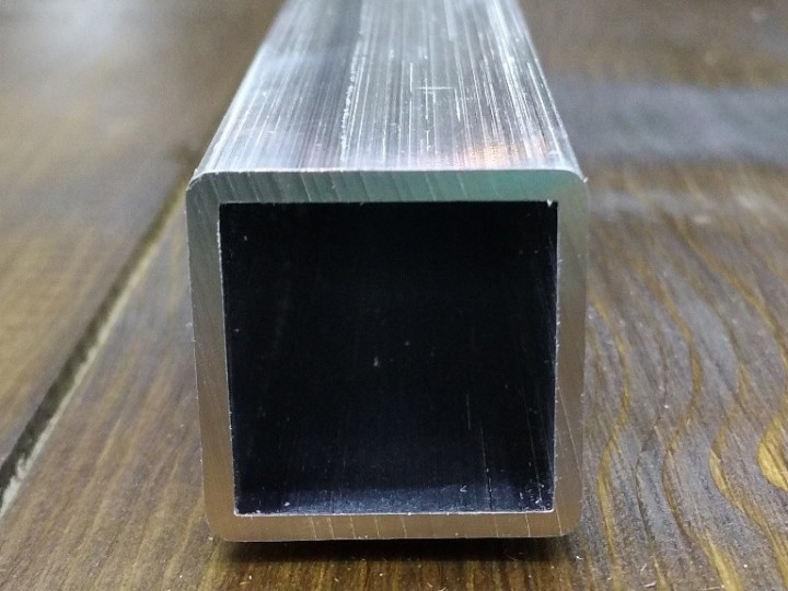 25.Профильная квадратная труба из алюминия.jpg